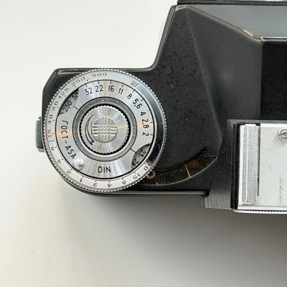 Zenit-E 35mm Film SLR Camera Body Black Soviet USSR M42 Mount Vintage 73017900